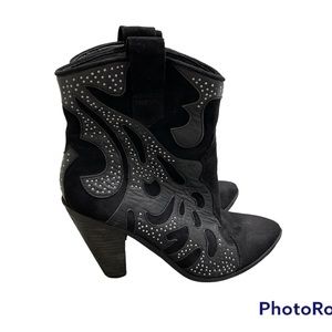 Women's Carlos by Carlos Santana Sterling Western Ankle Bootie size 6